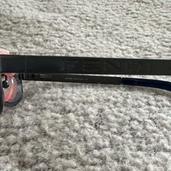 Fendi sunglasses - Picture 4 of 7